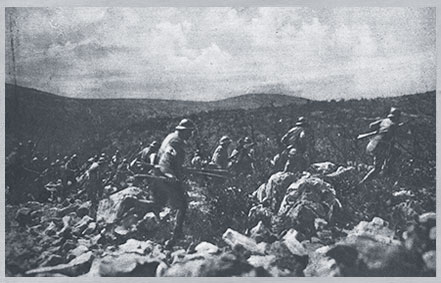 Italian infantry advancing on the front