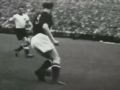 Nándor Hidekuti on the offensive in Hungary during the 1954 European World Cup