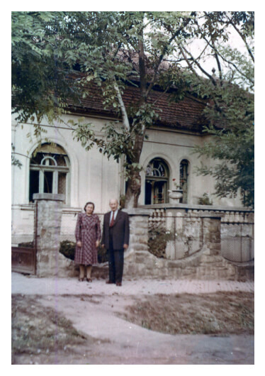 Pista and Gizi in front of their Keszthely house