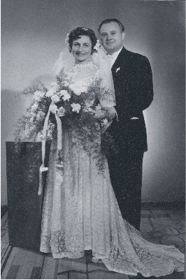 Ari and her husband László Hévizi pose for a wedding photo in 1958