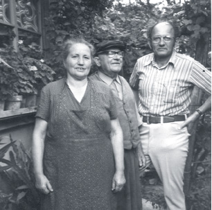 Gyula with Boronka relatives in the early 1980s