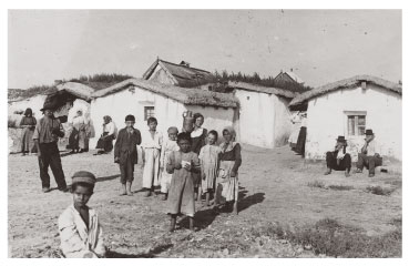 Hungarian Roma in the countryside in 1930