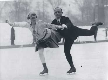 Ice dancers Olga Organista and Sándor Szalay in 1930 posing and skating simultaneously