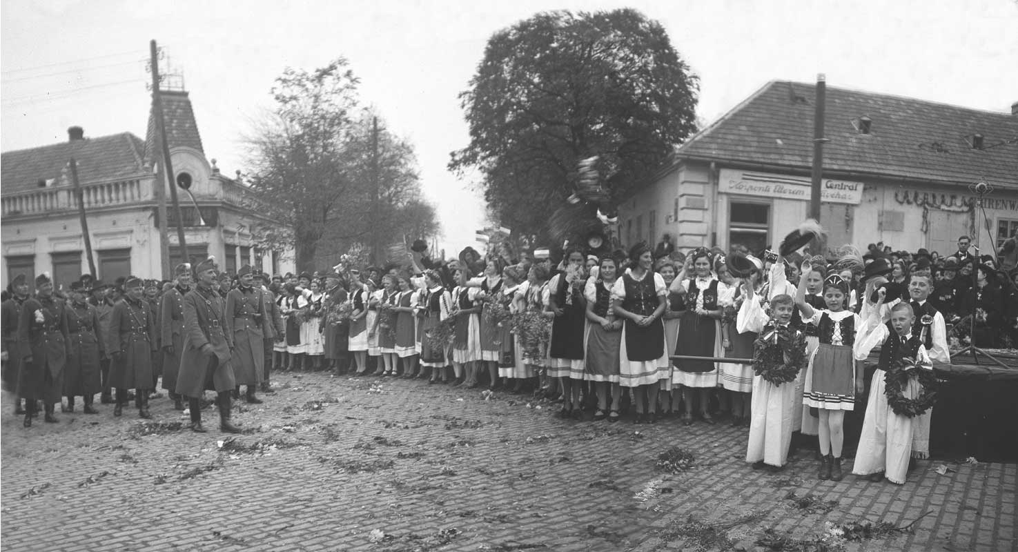 Composite image of Hungarian troops entering Kassa in 1938