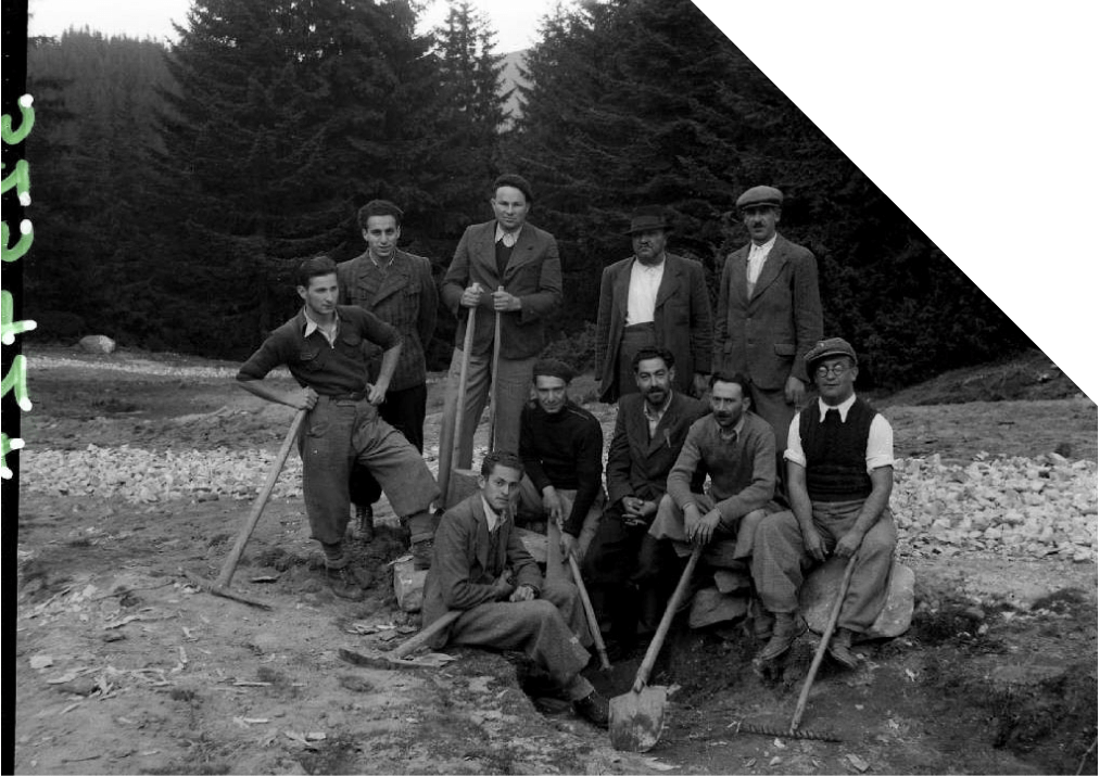 Hungarian Jews engaged in a Munkaszolgálat forced labor battalion in 1940