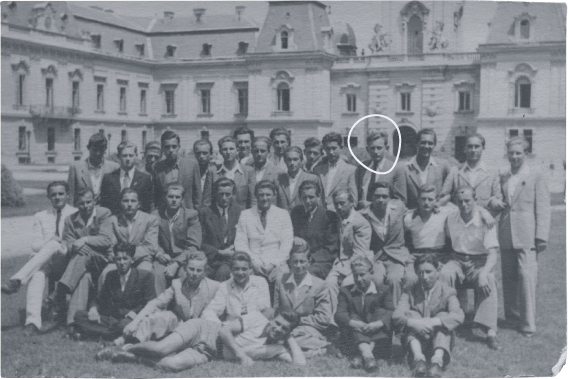 Group photo of Gyula Fábos and his classmates in front of Festetics Castle in 1949