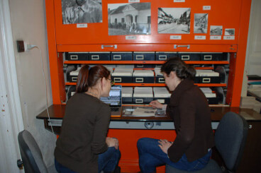 Bettina and Hanga looking at images